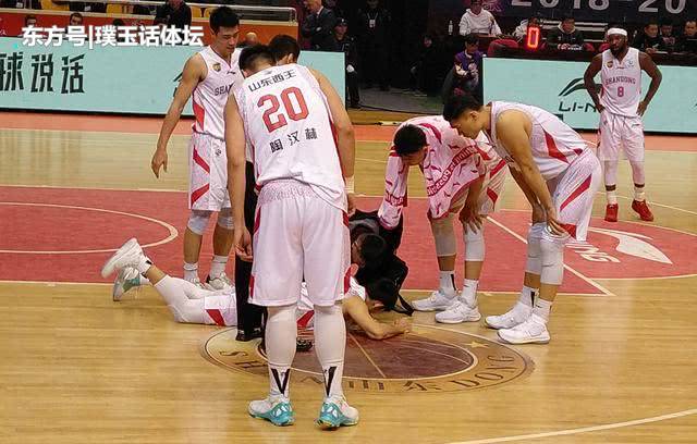  罗马中场大将重伤赛季报销牵动球迷心  