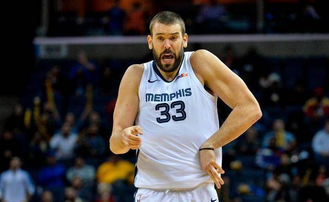  艾顿护框成功太阳压制鹈鹕收获重要卡位战胜利